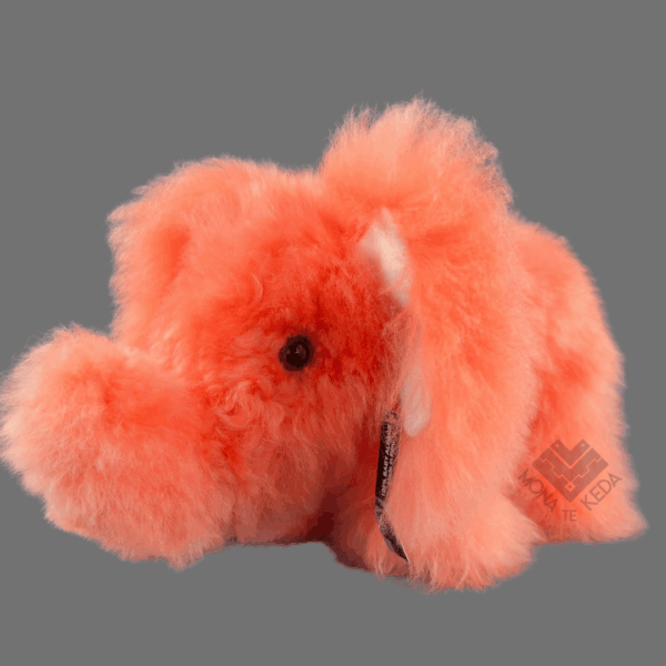 Elefante de color rojo Suavidad y tradición