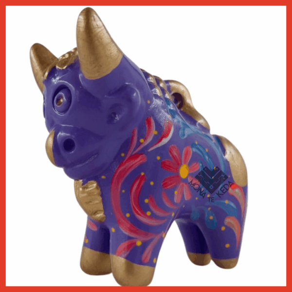 Torito de Pucará "color morado" (Tamaño 2)