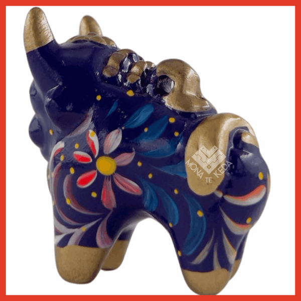 198-1.png Torito de Pucará color morado (Tamaño 1)