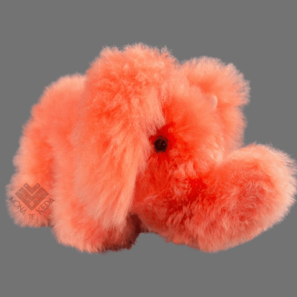 Elefante de color rojo Suavidad y tradición