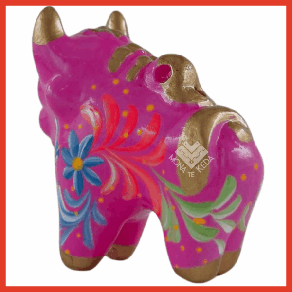 210-1.png Torito de Pucará color fucsia (Tamaño 1)