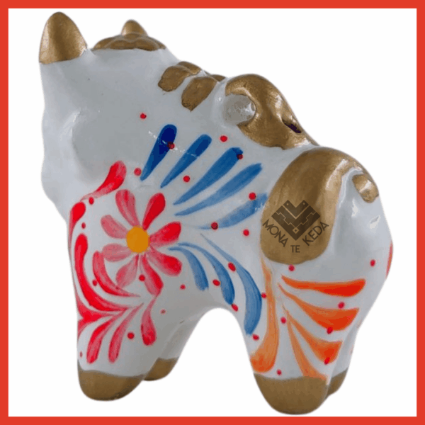 214-1.png Torito de Pucará color blanco (Tamaño 1)