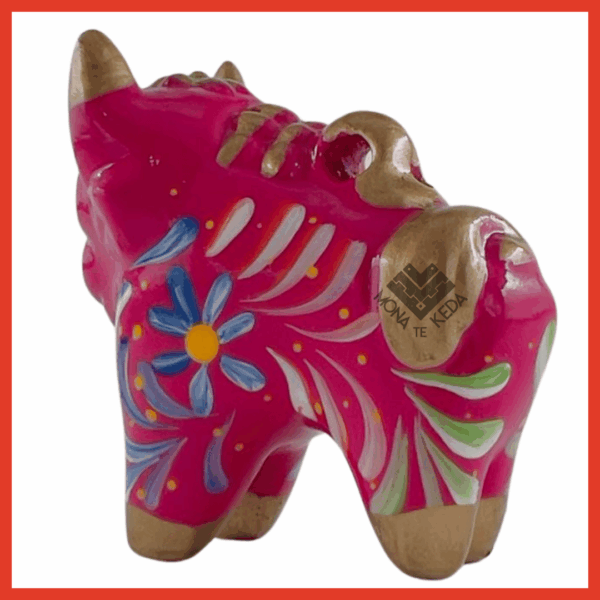 223-1.png Torito de Pucará color rosado (Tamaño 1)