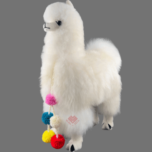 Llama Andina Blanca con Pompones Multicolores (Tamaño 4)